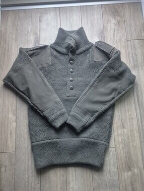 Austrian Surplus Wool Sweater in Men's Medium Forest Green